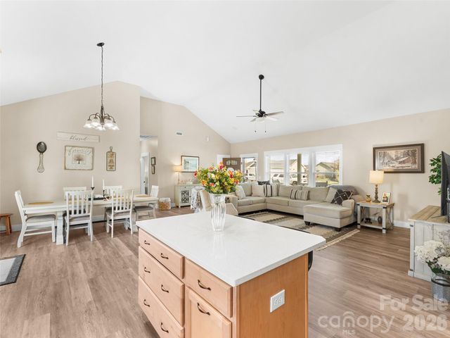432 Sassafras Drive, Hendersonville, NC 28739