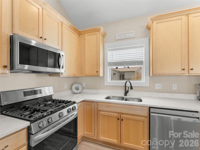 432 Sassafras Drive, Hendersonville, NC 28739