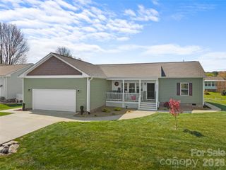 432 Sassafras Drive, Hendersonville, NC 28739