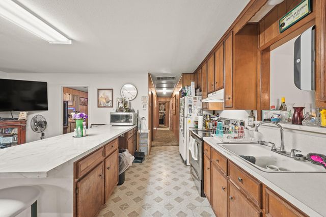 5913 County Road 225, East Bernard, TX 77435