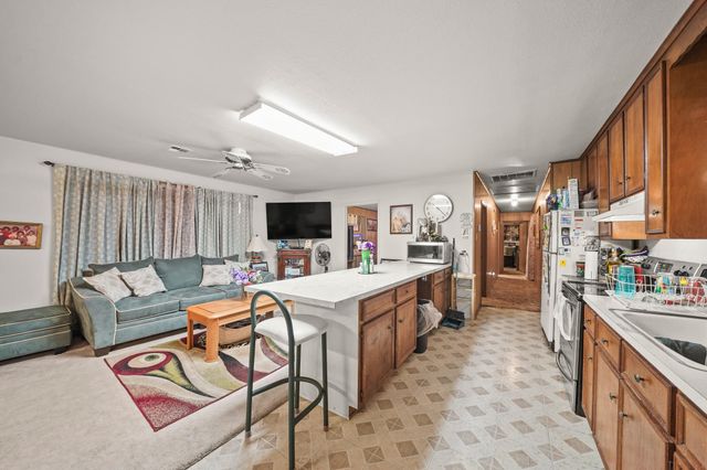 5913 County Road 225, East Bernard, TX 77435