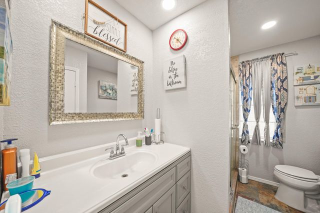 5913 County Road 225, East Bernard, TX 77435