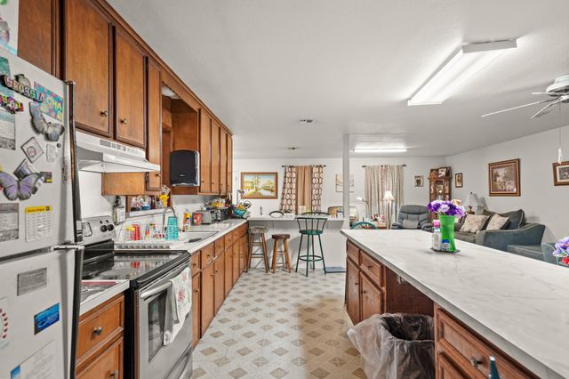 5913 County Road 225, East Bernard, TX 77435