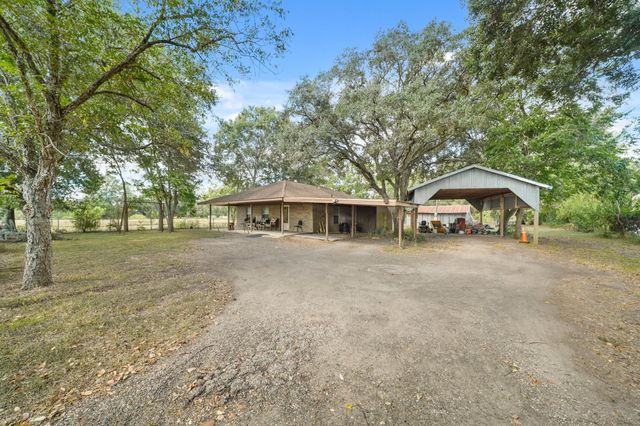 5913 County Road 225, East Bernard, TX 77435