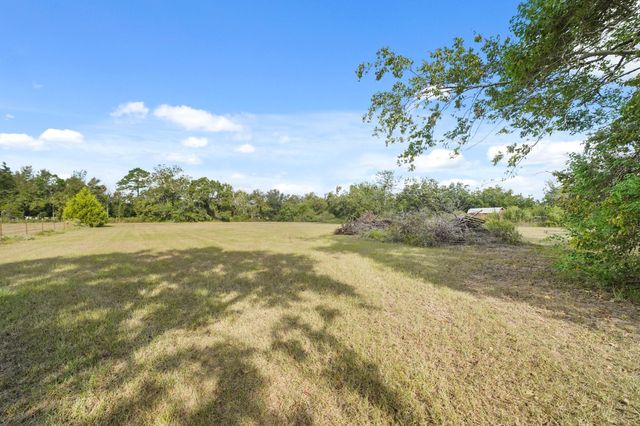 5913 County Road 225, East Bernard, TX 77435