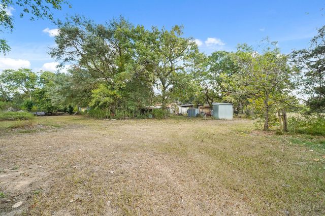 5913 County Road 225, East Bernard, TX 77435
