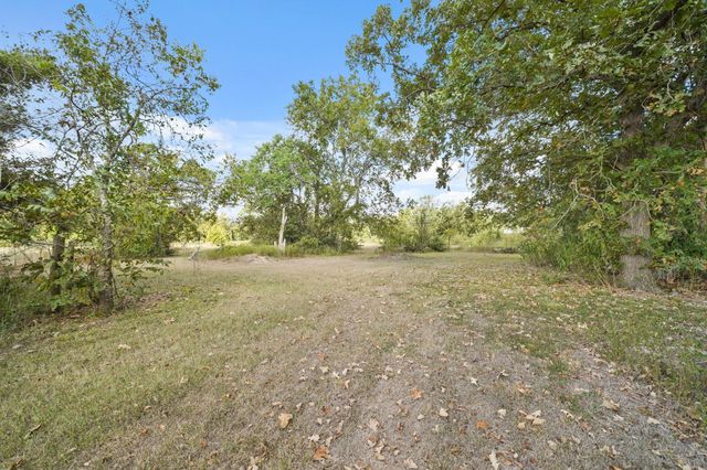 5913 County Road 225, East Bernard, TX 77435