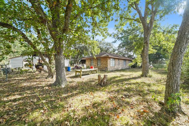 5913 County Road 225, East Bernard, TX 77435