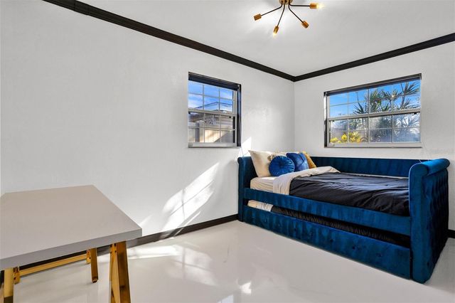 5564 N 63RD WAY N, St Petersburg, FL 33709