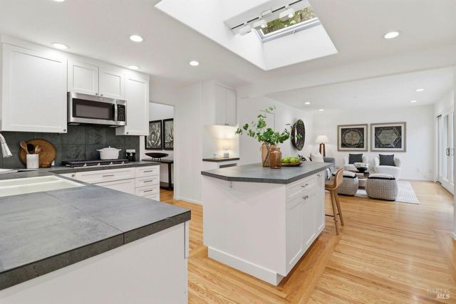 40 Corte Cayuga, Greenbrae, CA 94904