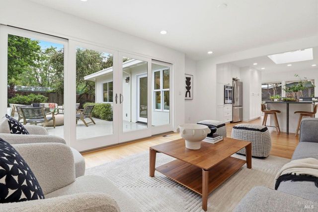 40 Corte Cayuga, Greenbrae, CA 94904