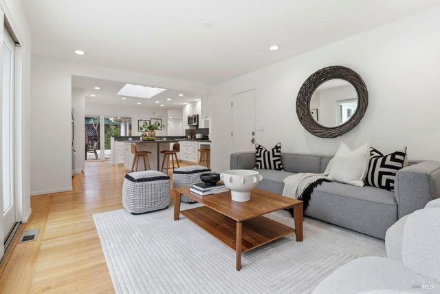 40 Corte Cayuga, Greenbrae, CA 94904