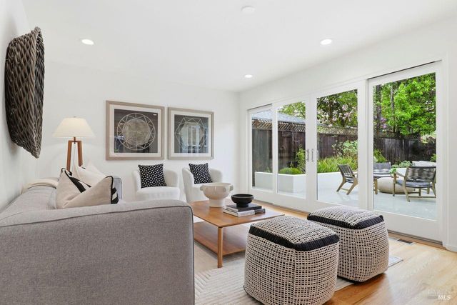 40 Corte Cayuga, Greenbrae, CA 94904