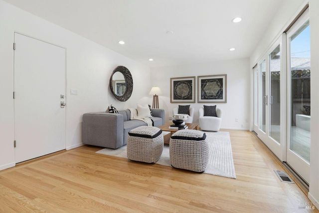 40 Corte Cayuga, Greenbrae, CA 94904