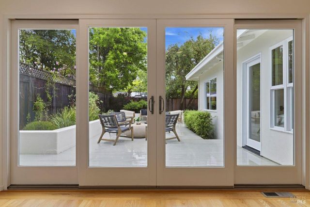 40 Corte Cayuga, Greenbrae, CA 94904