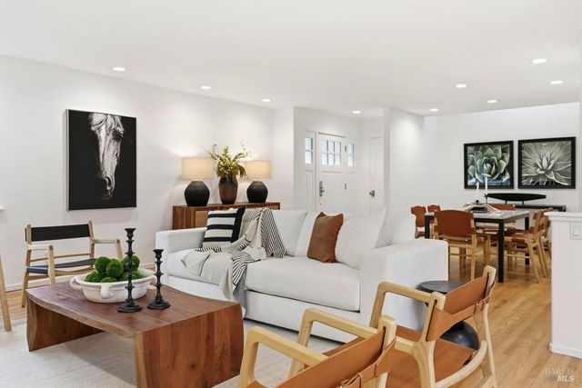 40 Corte Cayuga, Greenbrae, CA 94904