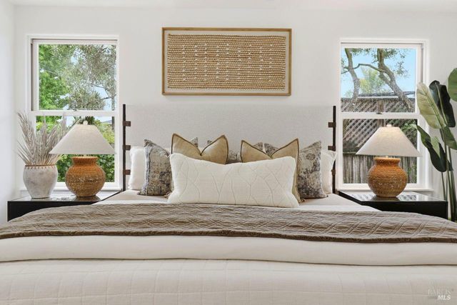 40 Corte Cayuga, Greenbrae, CA 94904