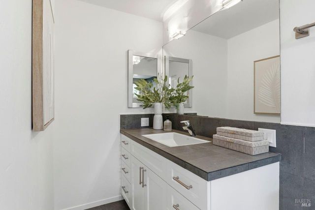 40 Corte Cayuga, Greenbrae, CA 94904