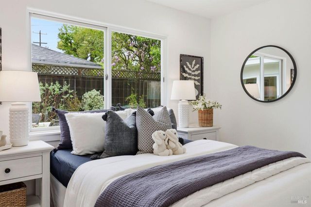 40 Corte Cayuga, Greenbrae, CA 94904