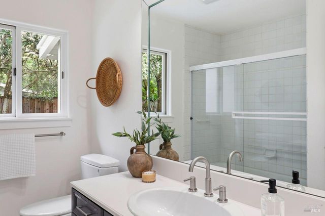 40 Corte Cayuga, Greenbrae, CA 94904