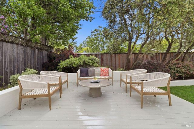 40 Corte Cayuga, Greenbrae, CA 94904