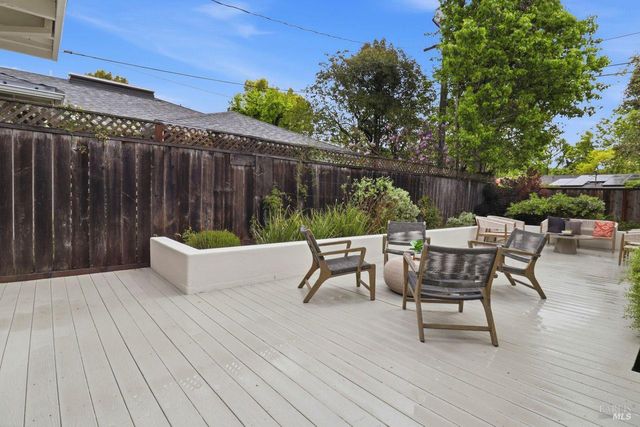 40 Corte Cayuga, Greenbrae, CA 94904