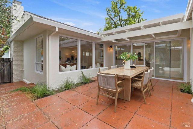 40 Corte Cayuga, Greenbrae, CA 94904