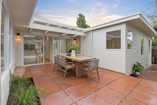 40 Corte Cayuga, Greenbrae, CA 94904