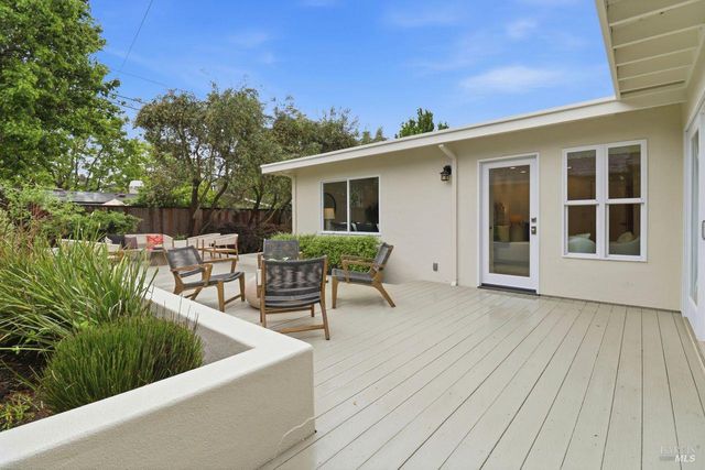 40 Corte Cayuga, Greenbrae, CA 94904