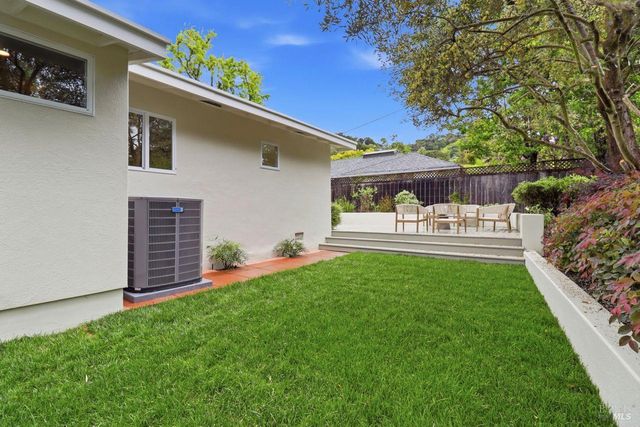 40 Corte Cayuga, Greenbrae, CA 94904