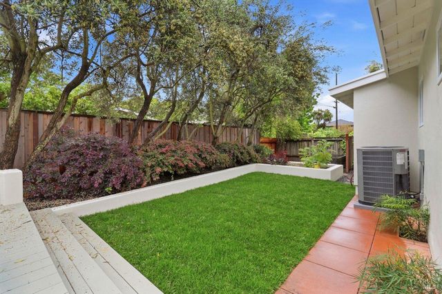 40 Corte Cayuga, Greenbrae, CA 94904