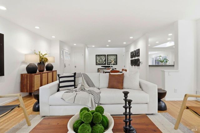 40 Corte Cayuga, Greenbrae, CA 94904