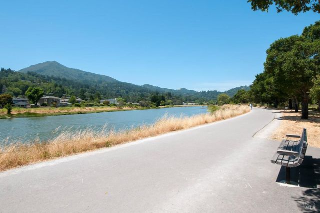 40 Corte Cayuga, Greenbrae, CA 94904