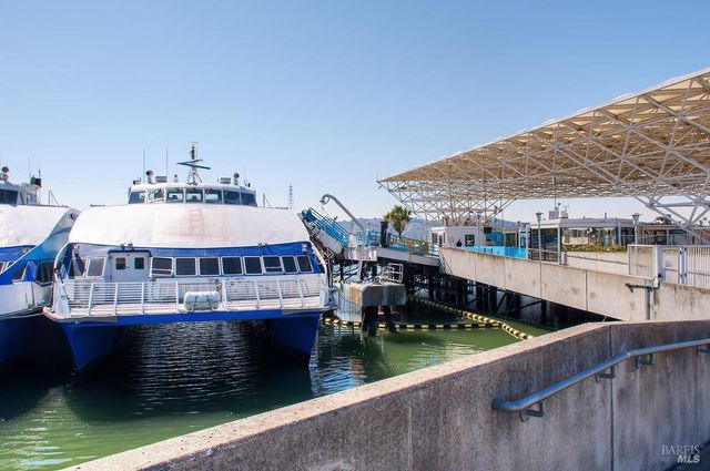 40 Corte Cayuga, Greenbrae, CA 94904