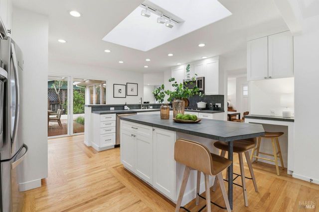 40 Corte Cayuga, Greenbrae, CA 94904