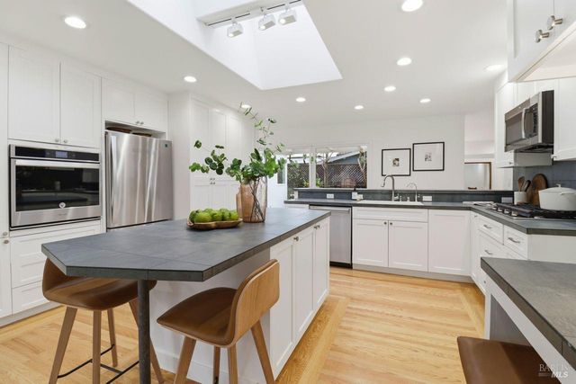 40 Corte Cayuga, Greenbrae, CA 94904