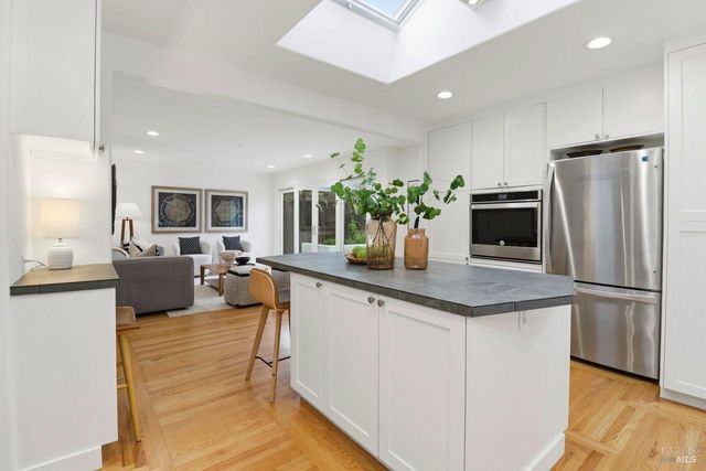 40 Corte Cayuga, Greenbrae, CA 94904