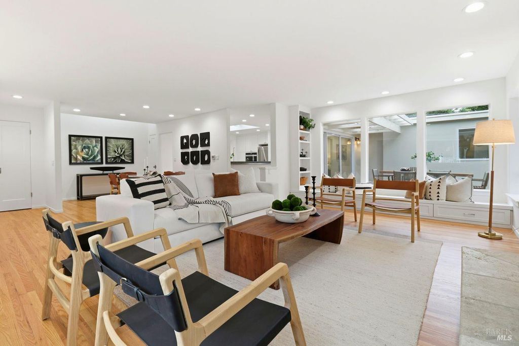 40 Corte Cayuga, Greenbrae, CA 94904