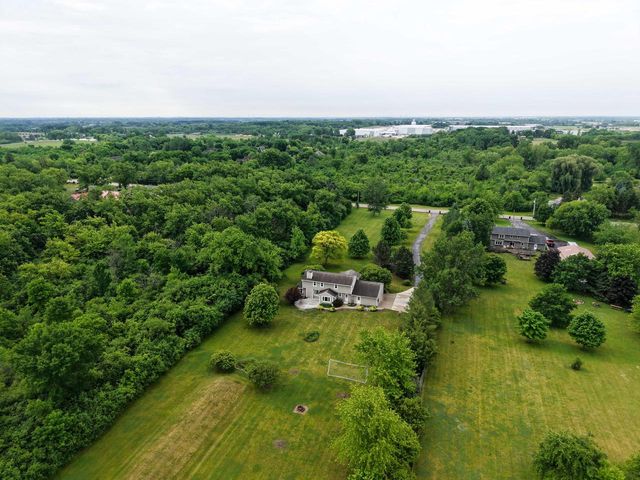 12918 Bell ROAD, Caledonia, WI 53108