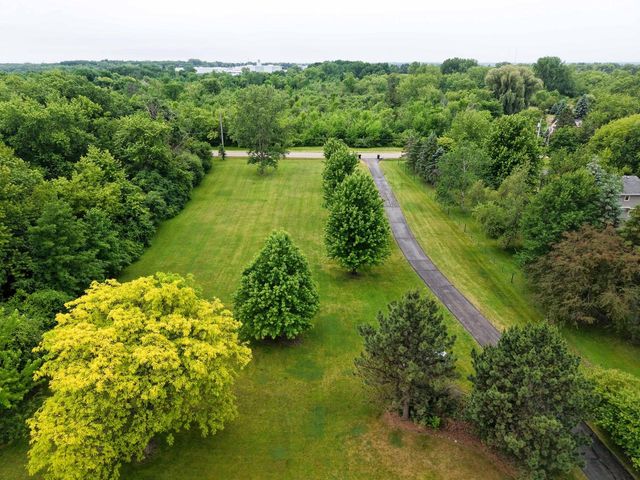 12918 Bell ROAD, Caledonia, WI 53108