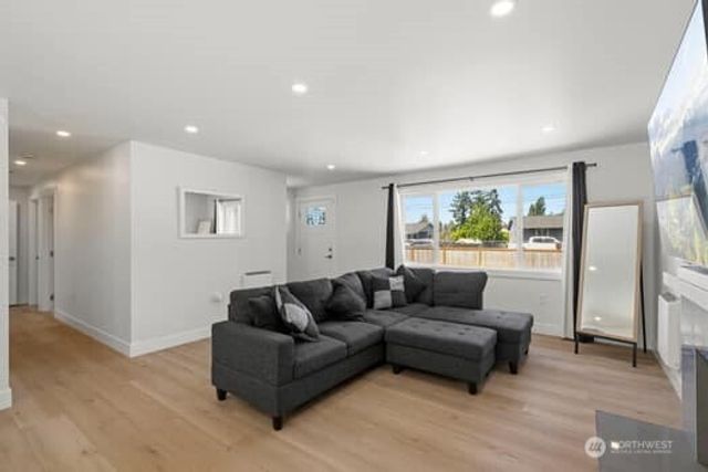 2331 251st Street, Kent, WA 98032