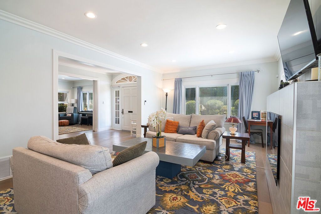 895 S Bronson Avenue, Los Angeles, CA 90005 — photo 5