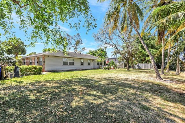 1221 NE 9th St 1-2, Pompano Beach, FL 33060