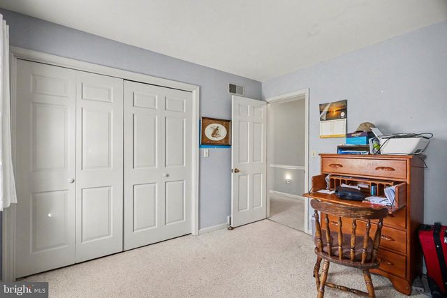 10 DOGWOOD DR, Hershey, PA 17033