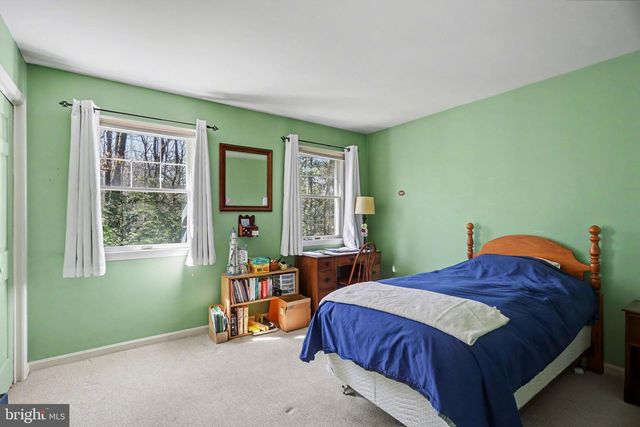 10 DOGWOOD DR, Hershey, PA 17033