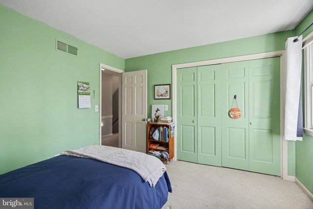 10 DOGWOOD DR, Hershey, PA 17033