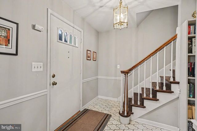 10 DOGWOOD DR, Hershey, PA 17033