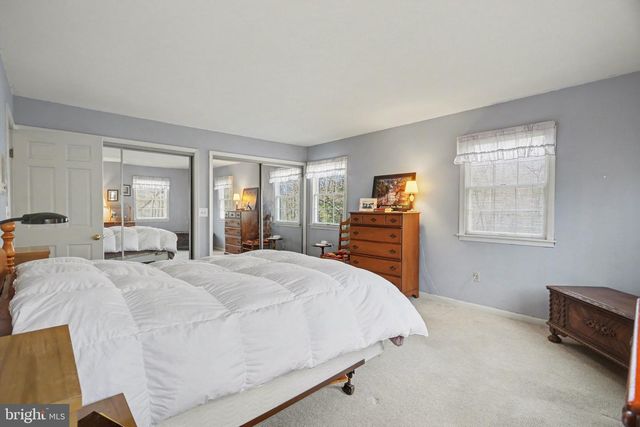 10 DOGWOOD DR, Hershey, PA 17033