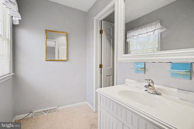 10 DOGWOOD DR, Hershey, PA 17033