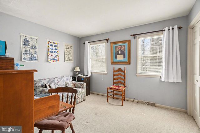 10 DOGWOOD DR, Hershey, PA 17033